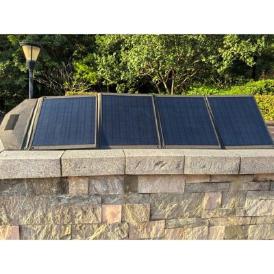 Sacchetto pieghevole solare a celle monocristalline con 2 porte USB e dimensioni pieghevoli compatte di 400*358*40 mm