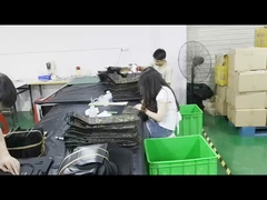 Borsa portatile pieghevole con pannelli solari per una comodissima ricarica all'aperto