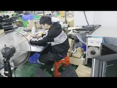 Tasca di ricarica portatile per l'energia solare con 2 pannelli